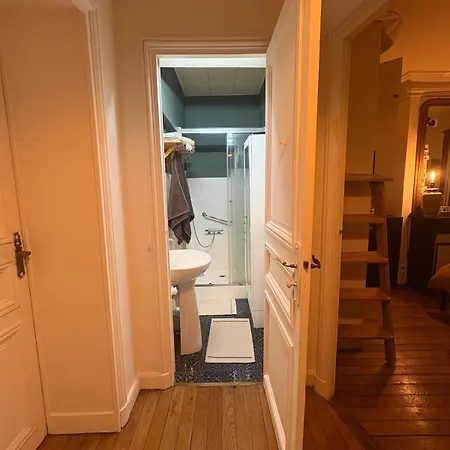Authentic Parisian 12th Arrondissement Appartamento Parigi